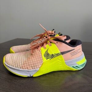 Nike Women's Low-Top Sneakers Size 6